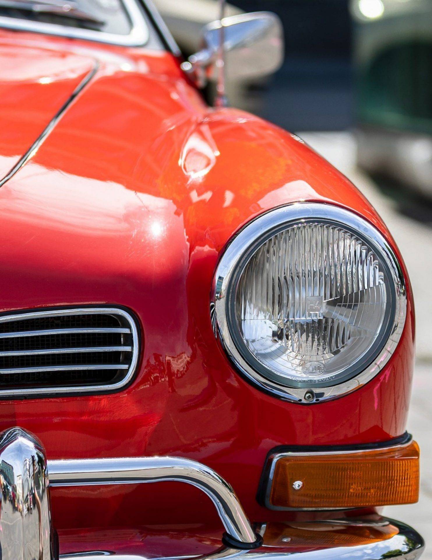 "Unsere hochwertigen Autoteppiche passen perfekt in jeden Fahrzeuginnenraum und schützen Ihr Fahrzeug vor Schmutz und Abnutzung. Das Bild zeigt einen Oldtimer, der mit einem unserer maßgeschneiderten Autoteppiche ausgestattet ist. Genießen Sie eine stilvolle Fahrt und schützen Sie Ihr Auto gleichzeitig mit unseren Autoteppichen